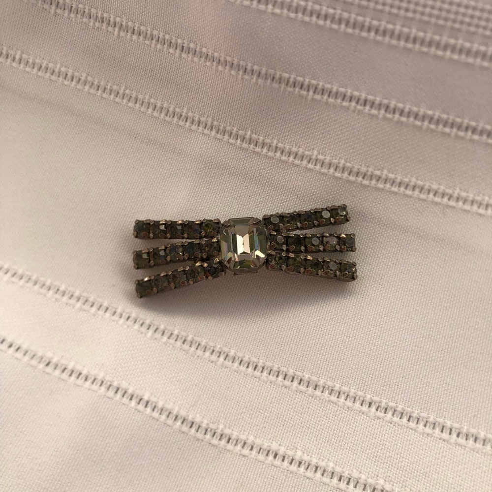 Vtg Silver Bow Brooch with Rhinestones
